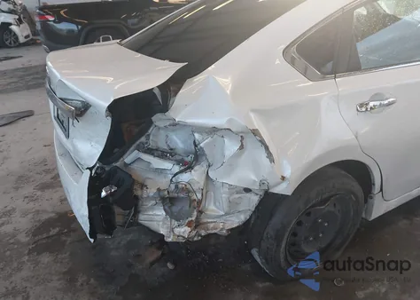 2015 Nissan Altima 2.5/2.5 S/2.5 Sl/2.5 Sv z USA, uszkodzony, nr VIN 1N4AL3AP4FC236480